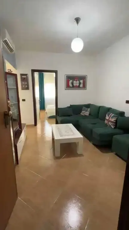 Appartamento 1+1 in affitto a Stacioni i Trenit, Durazzo, 60 m²