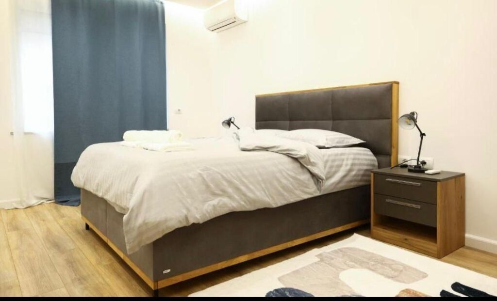 Apartament 2+1 me qera në Sheshi Skënderbej, Tiranë, 85 m². Foto 3 nga 3