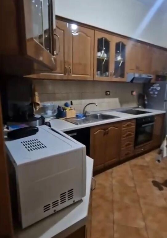 Apartment 2+1 for rent in Shallvaret, Tirana, 90 m². Photo 2 of 3