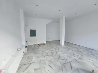 Dyqan me qera në Selitë, Tiranë, 60 m². Foto 3 nga 5