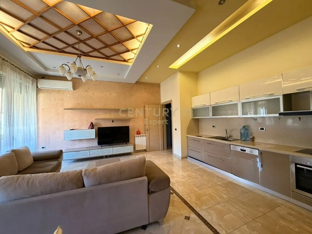 Apartament 2+1 me qera në Pazari i Ri, Tiranë, 125 m². Foto 1 nga 6