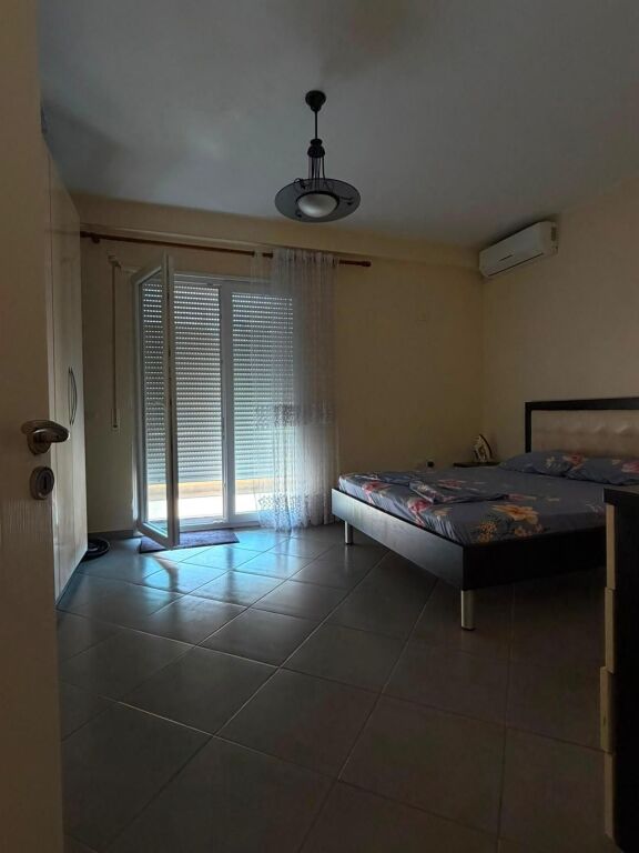 Apartament 1+1 me qera në Liqeni i Thatë, Tiranë, 70 m². Foto 3 nga 3