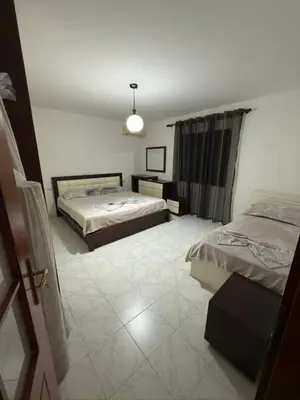 Apartament 1+1 me qera në Pallati me Shigjeta, Tiranë, 75 m². Foto 2 nga 8