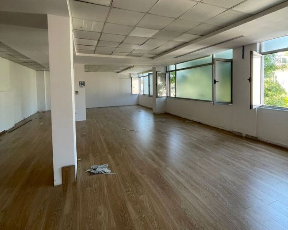 Locale commerciale in affitto a Blloku, Tirana, 330 m². Foto 1 di 3