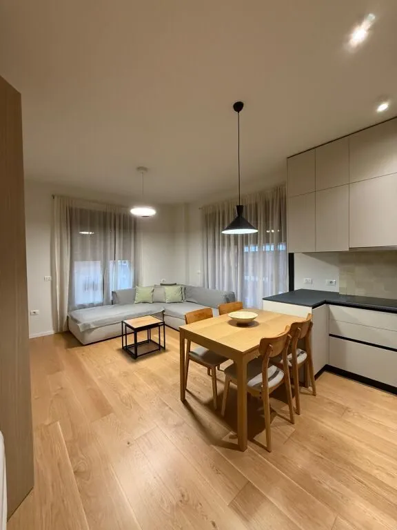 Apartament 2+1 me qera në Rruga e Kosovarëve, Tiranë, 95 m². Foto 1 nga 9