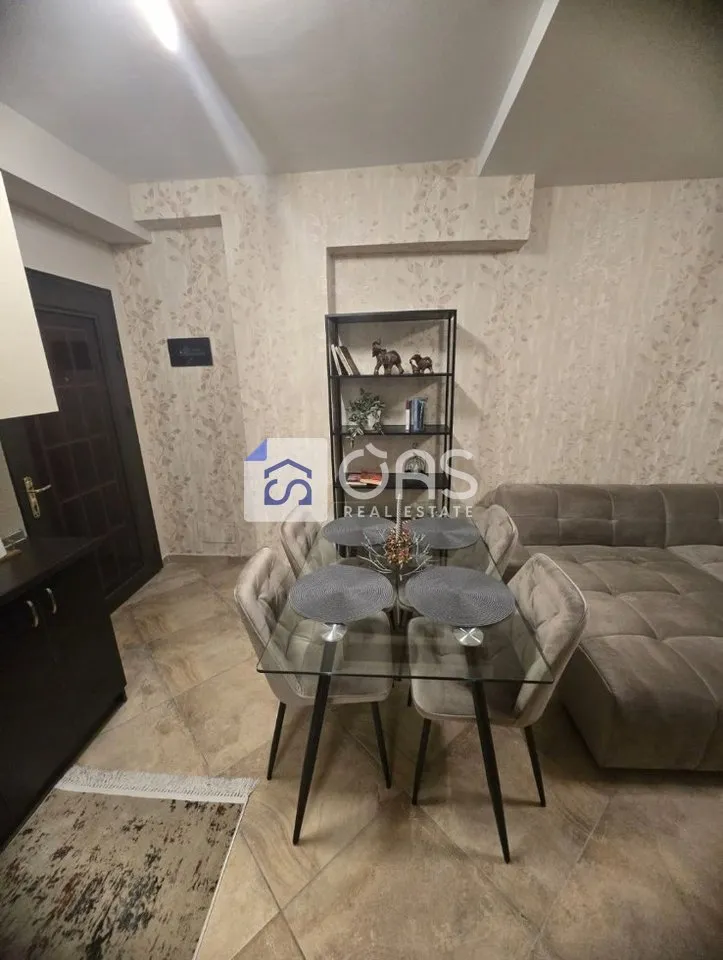 Appartamento 1+1 in affitto a Rruga e Barrikadave, Tirana, 75 m². Foto 1 di 4