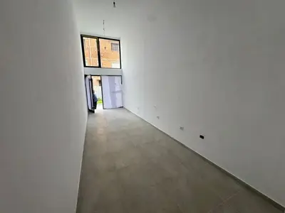 Ambient biznesi me qera në Tregu Elektrik, Tiranë, 30 m². Foto 3 nga 3