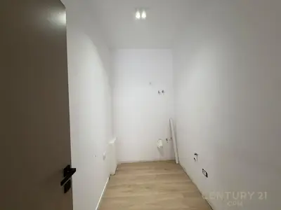 Zyrë me qera në Blloku, Tiranë, 130 m². Foto 7 nga 8