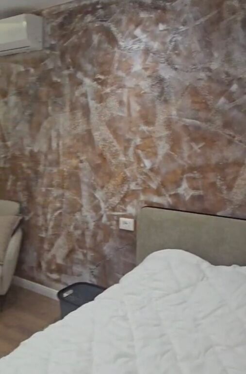 Apartament 2+1 me qera në Komuna e Parisit, Tiranë, 90 m². Foto 2 nga 3