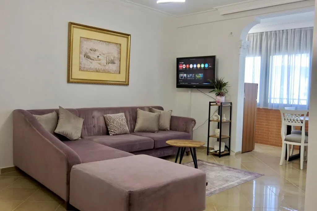 Apartament 2+1 me qera në Ish Ekspozita, Tiranë, 73 m². Foto 1 nga 11