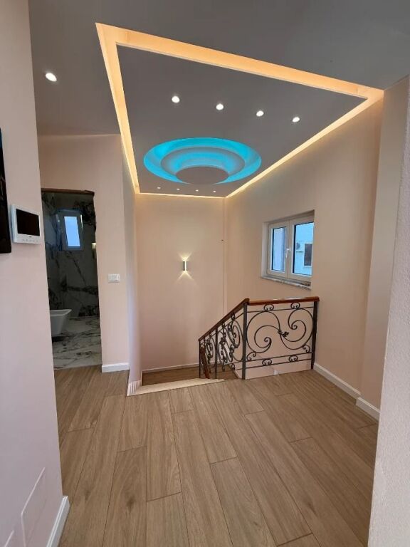 Vilë me qera në 21 Dhjetori, Tiranë, 341 m². Foto 2 nga 3
