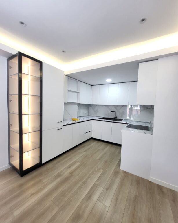 Apartament 2+1 me qera në Kodra e Diellit, Tiranë, 120 m². Foto 2 nga 3