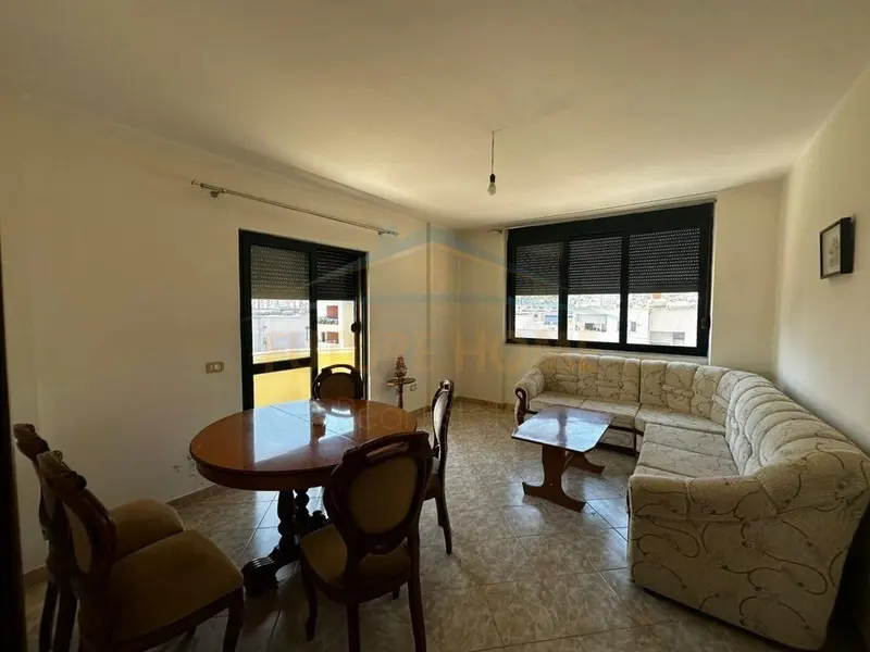 Apartament 2+1 me qera në Rruga Mujo Ulqinaku, Durrës, 92 m²