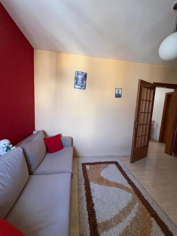 Apartment 1+1 for rent in Rruga e Kavajës, Tirana, 63 m². Photo 2 of 3