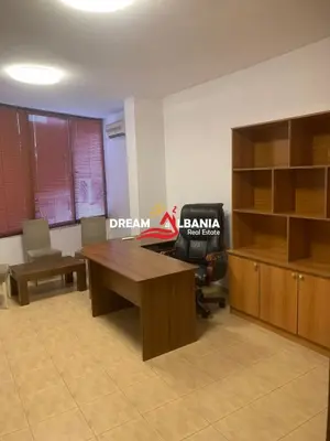 Ufficio in affitto a Parlamenti, Tirana, 25 m². Foto 3 di 4