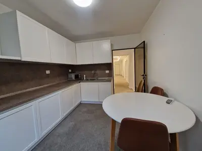 Zyrë me qera në Rruga e Durrësit, Tiranë, 130 m². Foto 3 nga 6