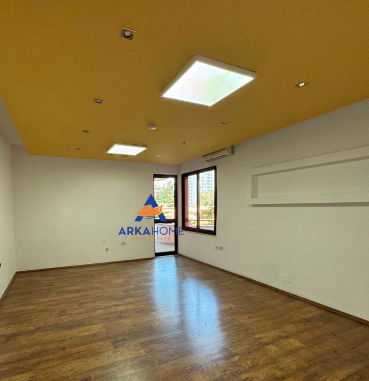 Ambient biznesi me qera në Blloku, Tiranë, 187 m²