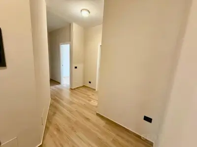 Office for rent in Rruga e Elbasanit, Tirana, 138 m². Photo 6 of 12