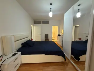 Apartament 3+1 me qera në Blloku i Ambasadave, Tiranë, 105 m². Foto 3 nga 6