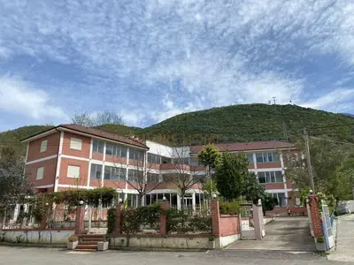 Commercial space for rent in Linzë, Tirana, 900 m². Photo 2 of 4