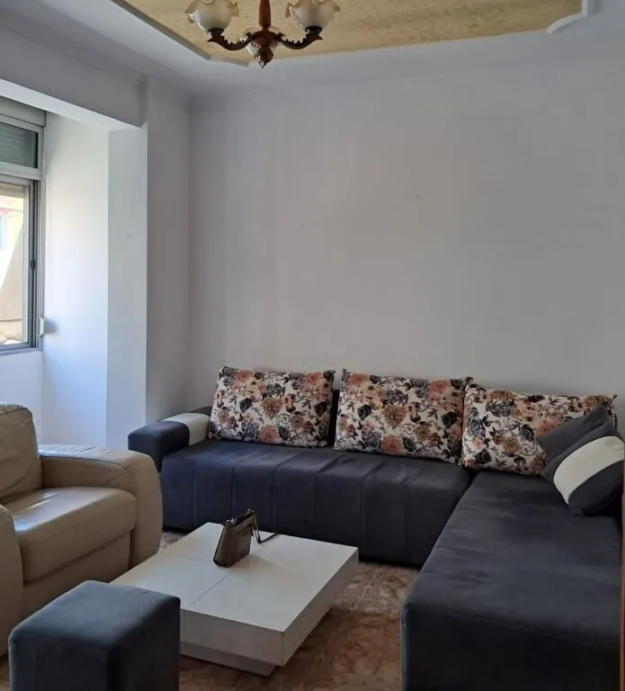 Appartamento 2+1 in affitto a Rruga e Kavajës, Tirana, 95 m². Foto 1 di 5