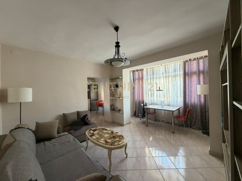 Apartament 2+1 me qera në Rruga Asim Vokshi, Tiranë, 87 m². Foto 2 nga 5