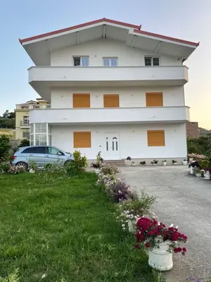 Vilë me qera në Mjull Bathore, Tiranë, 500 m². Foto 1 nga 10