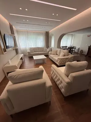 Penthouse me qera në Blloku, Tiranë, 170 m². Foto 7 nga 12