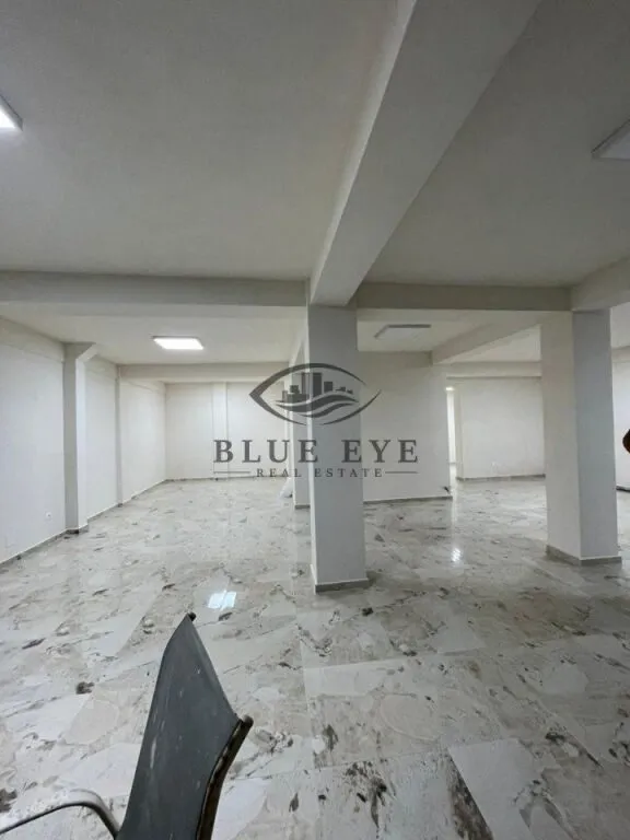 Shop for rent in Rruga Mujo Ulqinaku, Durrës, 190 m². Photo 1 of 4