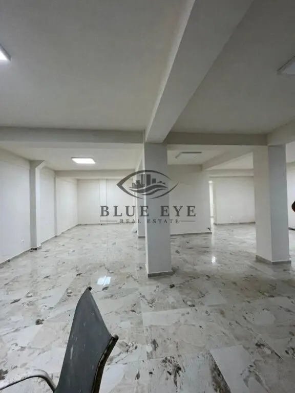 Dyqan me qera në Rruga Mujo Ulqinaku, Durrës, 190 m²