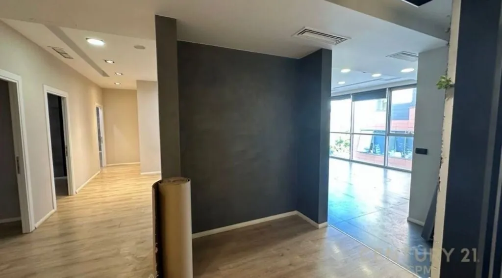 Zyrë me qera në Coin, Tiranë, 308 m². Foto 1 nga 5