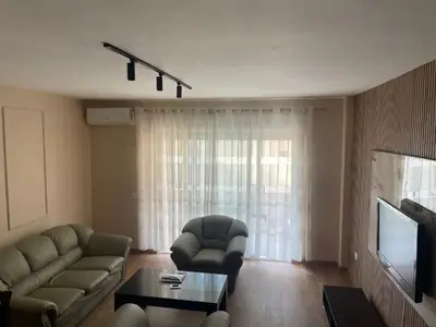 Apartament 1+1 me qera në Liqeni i Thatë, Tiranë, 65 m². Foto 4 nga 5