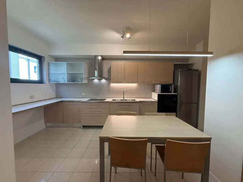 Apartament 2+1 me qera në Liceu Artistik Jordan Misja, Tiranë, 132 m²