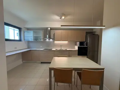 Apartament 2+1 me qera në Liceu Artistik Jordan Misja, Tiranë, 132 m². Foto 1 nga 12