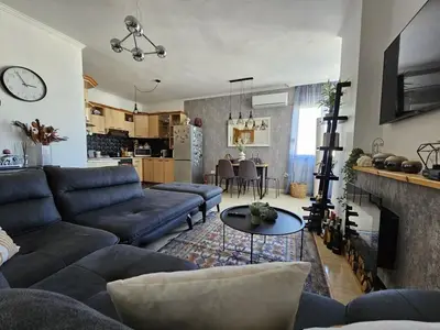 Apartament 1+1 me qera në Rruga e Bogdanëve, Tiranë, 86 m². Foto 2 nga 8