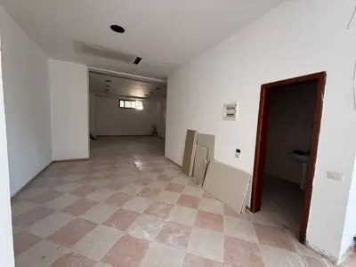 Ambient biznesi me qera në Ministria e Jashtme, Tiranë, 300 m². Foto 8 nga 9