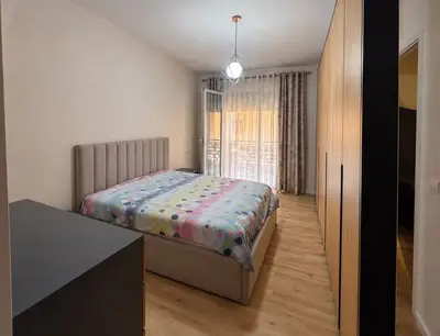 Apartament 2+1 me qera në Golden Park, Tiranë, 95 m². Foto 6 nga 8