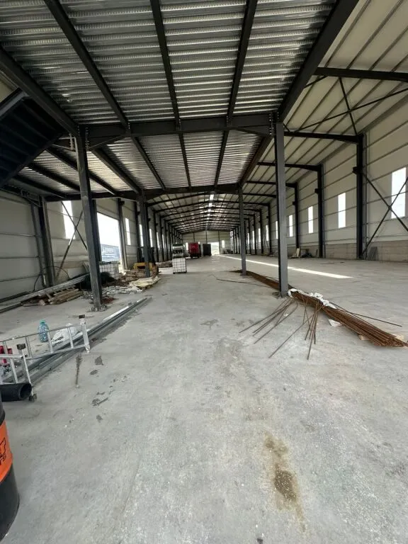 Magazinë me qera në Porto Romano, Durrës, 2 200 m². Foto 1 nga 4