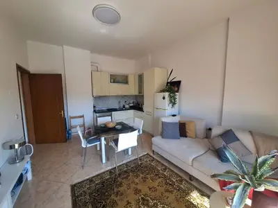 Apartament 1+1 me qera në Rruga Kosova, Vlorë, 80 m². Foto 2 nga 12