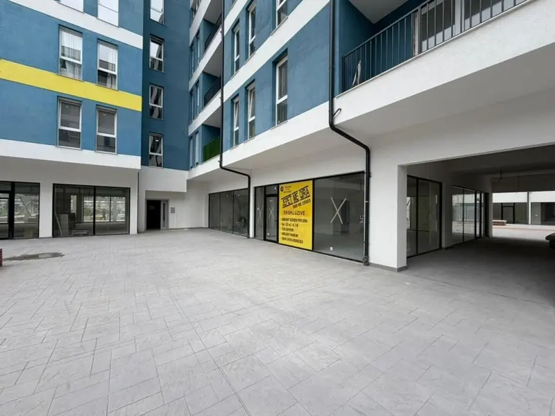 Locale commerciale in affitto ad Univers City, Tirana, 103 m²