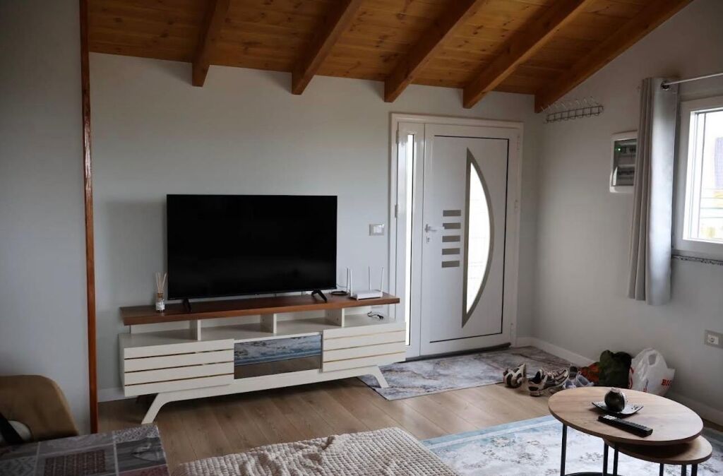 Apartment 1+1 for rent in Qyteti Studenti, Tirana, 65 m². Photo 2 of 3