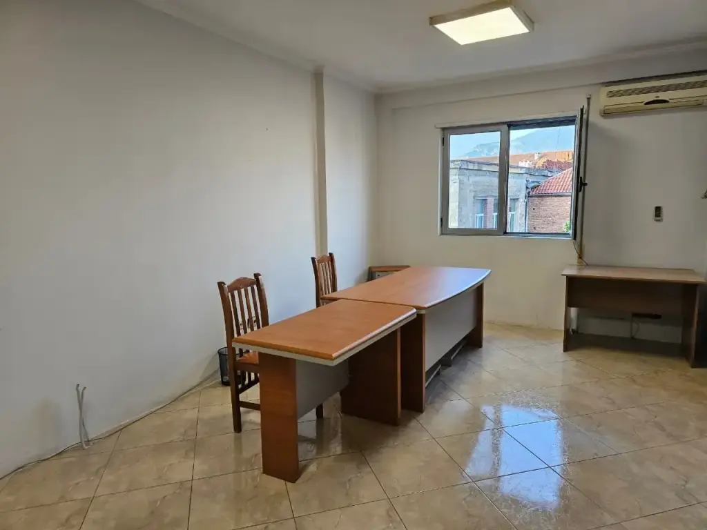 Ufficio in affitto a Bulevardi Zogu I, Tirana, 66 m². Foto 3 di 3