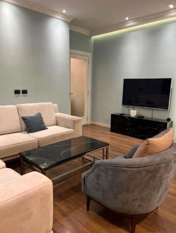 Apartament 2+1 me qera në Sheshi Skënderbej, Tiranë, 150 m². Foto 1 nga 3
