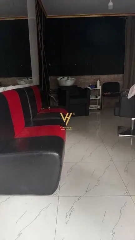 Dyqan me qera në Rruga Haxhi Hysen Dalliu, Tiranë, 28 m²