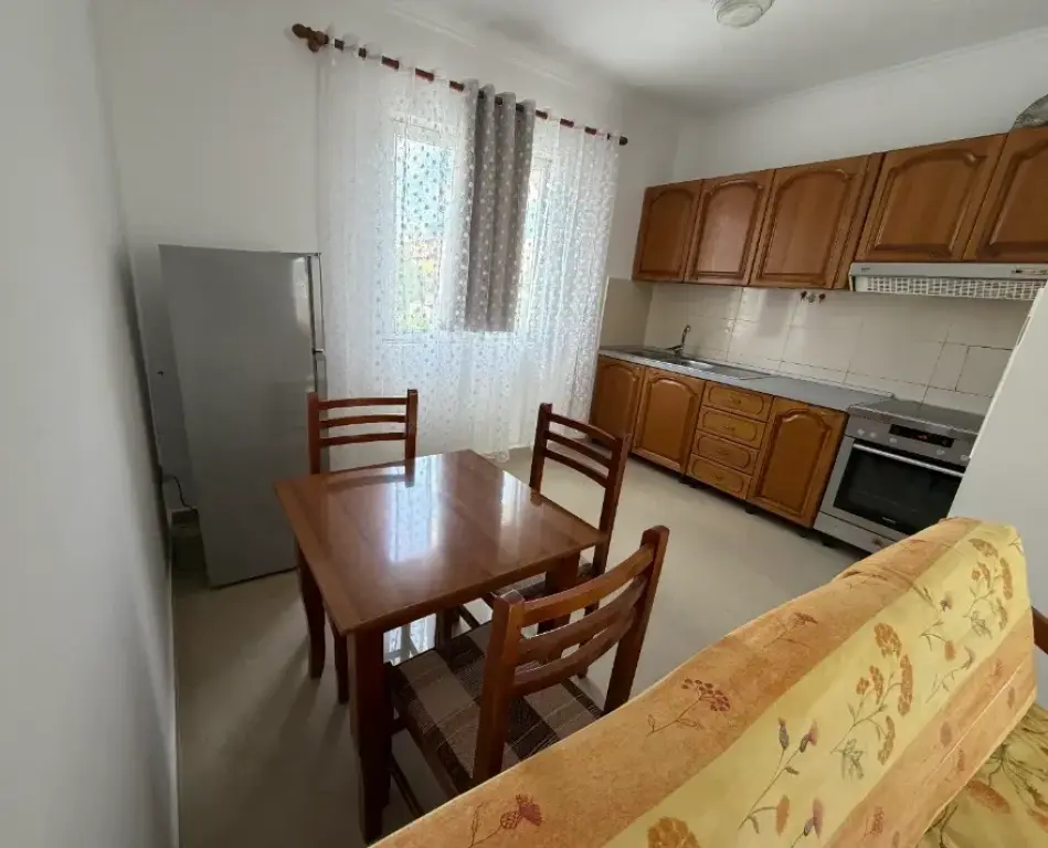 Apartament 1+1 me qera në Ali Demi, Tiranë, 60 m². Foto 2 nga 3