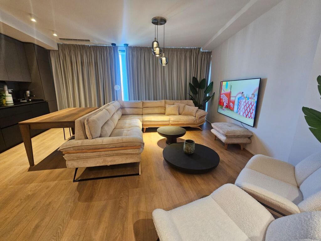 Apartament 2+1 me qera në Rruga e Kosovarëve, Tiranë, 120 m²