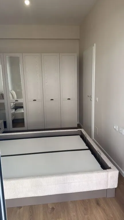 Apartament 1+1 me qera në Fresku, Tiranë, 52 m². Foto 1 nga 8