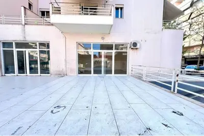 Negozio in affitto ad Albano dhe Romina, Valona, 50 m². Foto 5 di 9