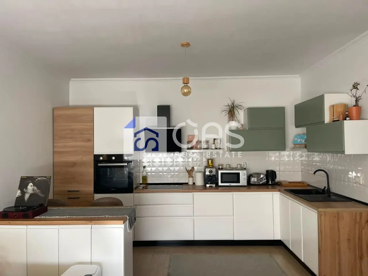 Appartamento 1+1 in affitto a Don Bosko, Tirana, 70 m². Foto 1 di 8