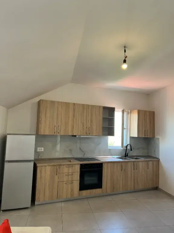 Apartament 2+1 me qera në Yzberisht, Tiranë, 100 m². Foto 2 nga 3